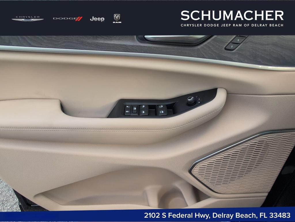 New 2025 Jeep Grand Cherokee Limited AWD/4WD image 13