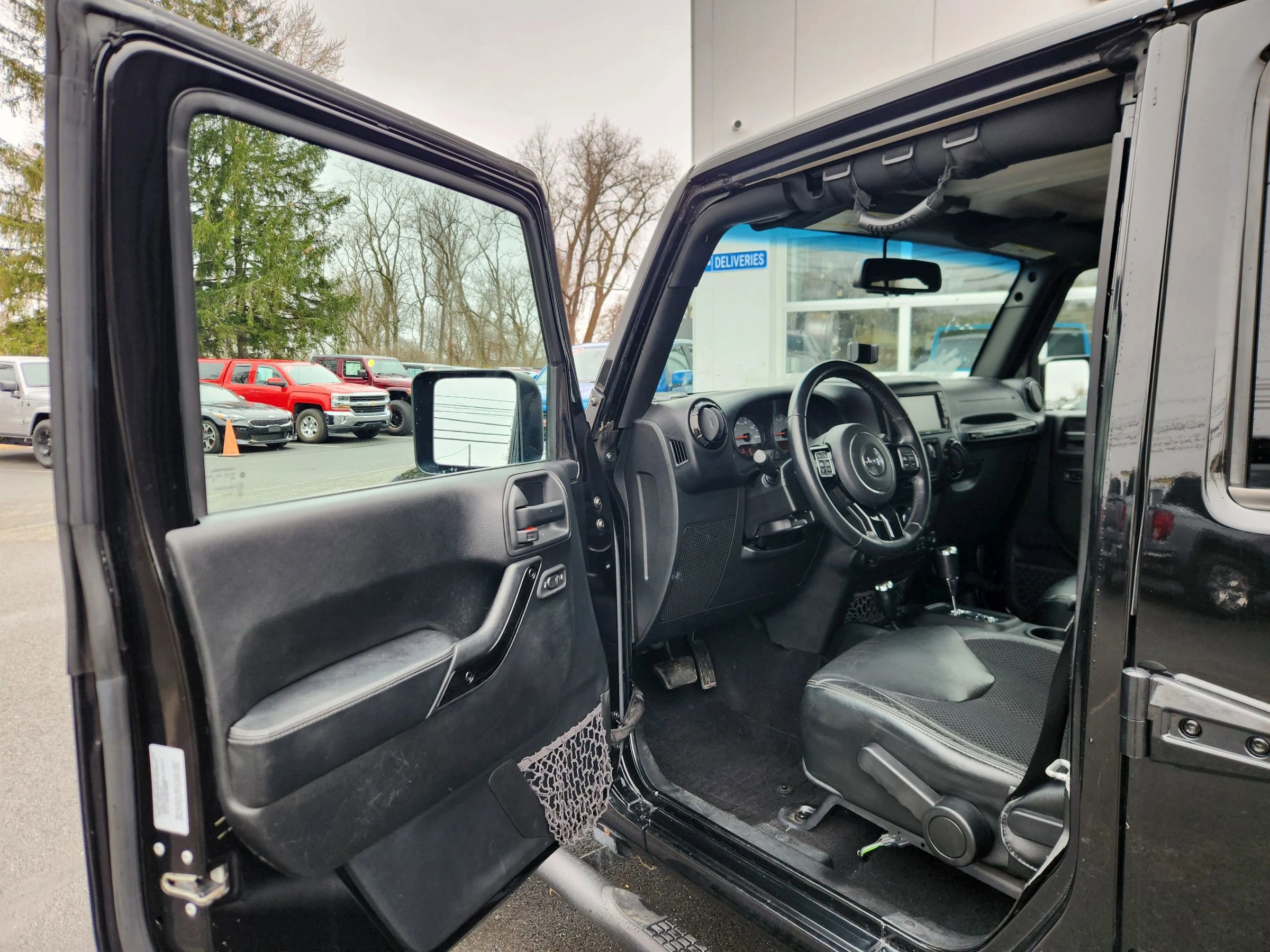 Used 2017 Jeep Wrangler Unlimited Sahara AWD/4WD image 30