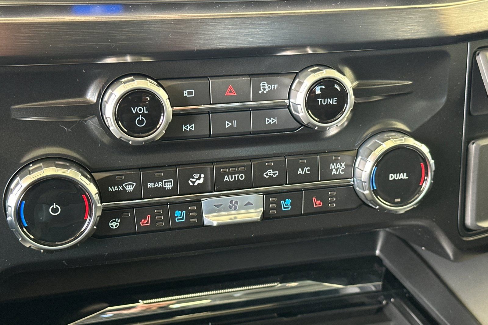 New 2026 Ford F250 Lariat w/ Black Appearance Package image 25
