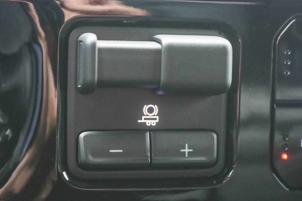 Used 2025 GMC Sierra 1500 Elevation image 30