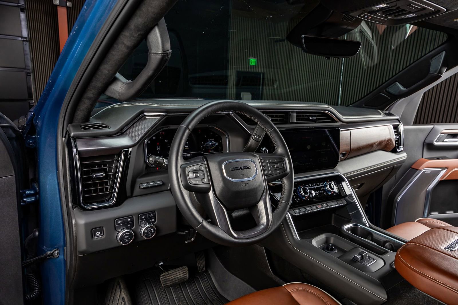 Used 2025 GMC Sierra 2500 Denali Ultimate w/ Max Trailering Package image 14