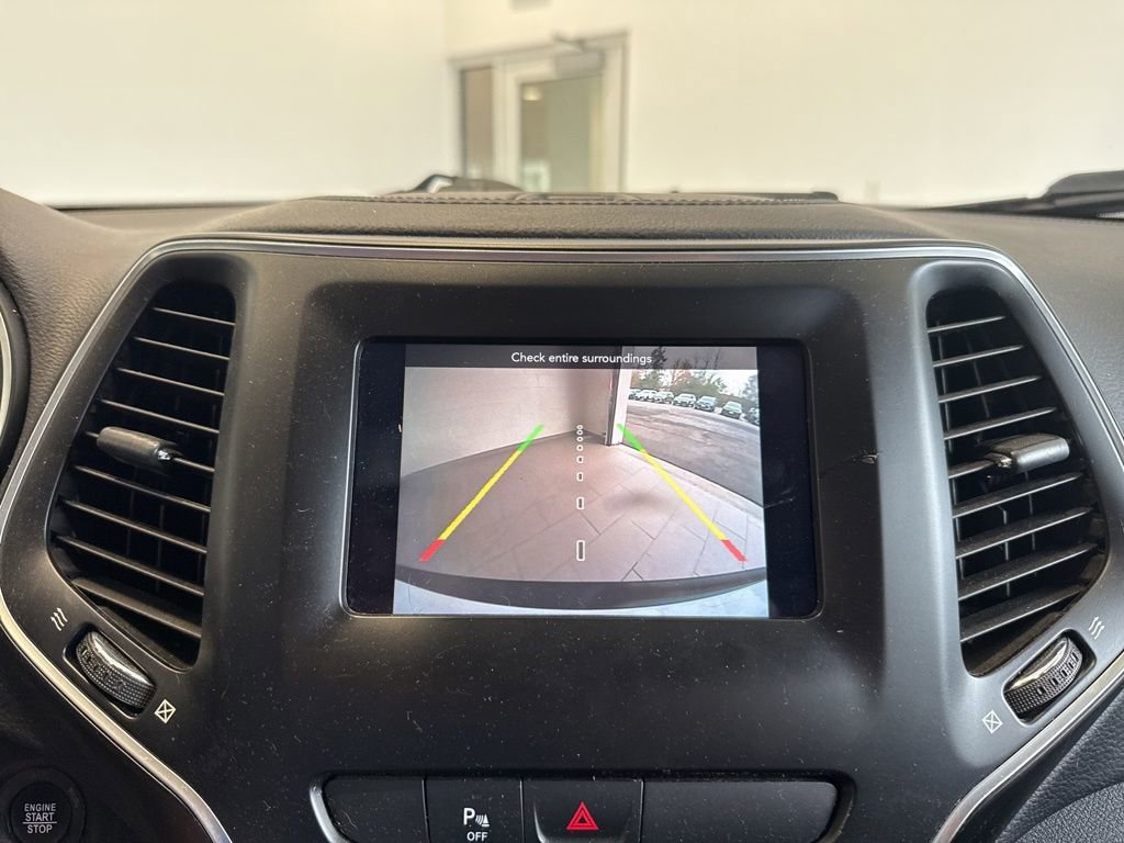 Used 2020 Jeep Cherokee Latitude Plus image 23