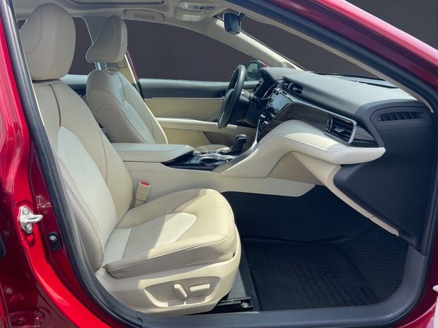 Used 2020 Toyota Camry XLE w/ Sunroof Package FWD image 15
