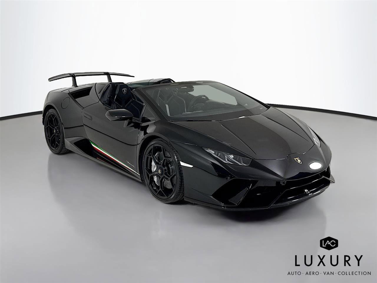 Used 2018 Lamborghini Huracan Performante AWD/4WD image 3