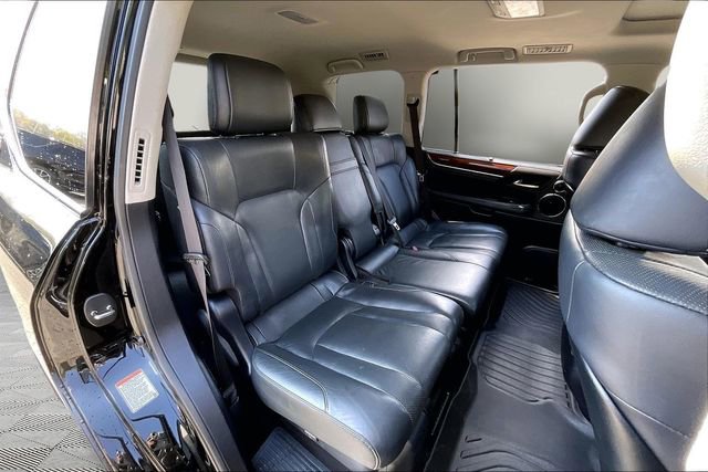 Used 2021 Lexus LX 570 4WD w/ Luxury Package image 17