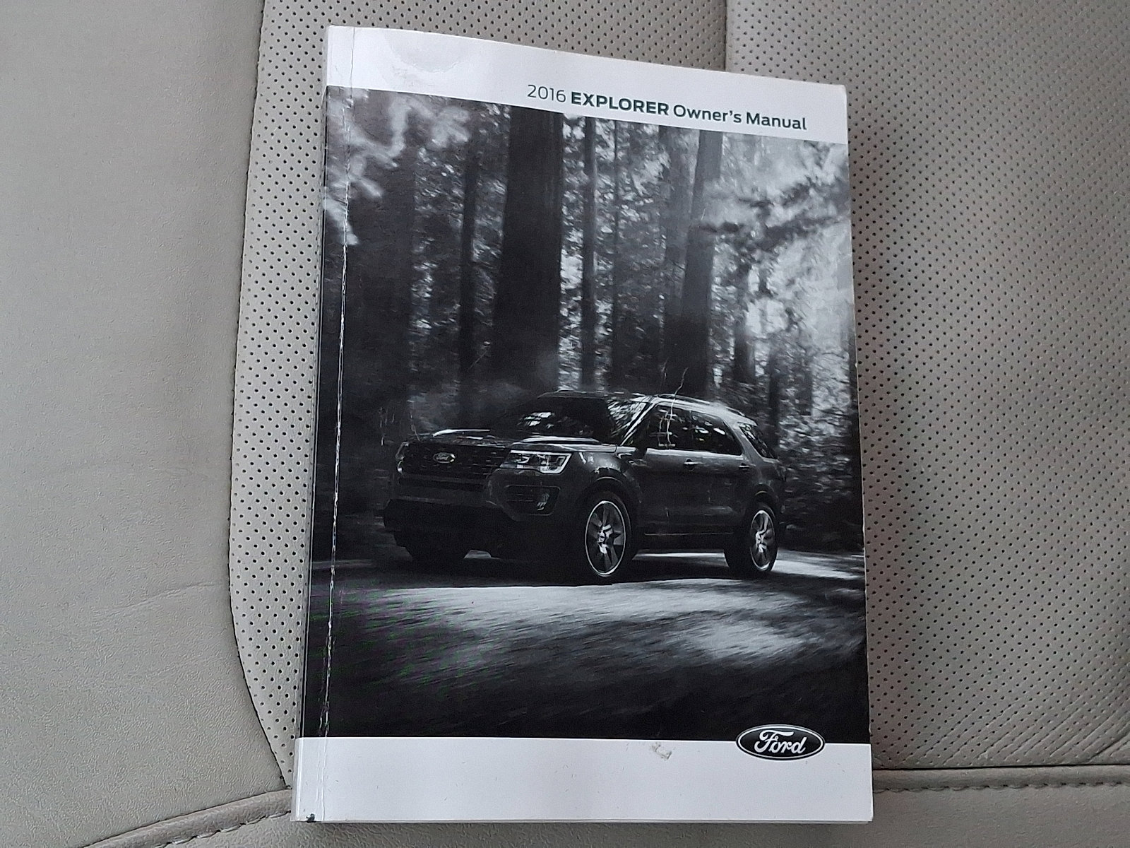 Used 2016 Ford Explorer Platinum image 33