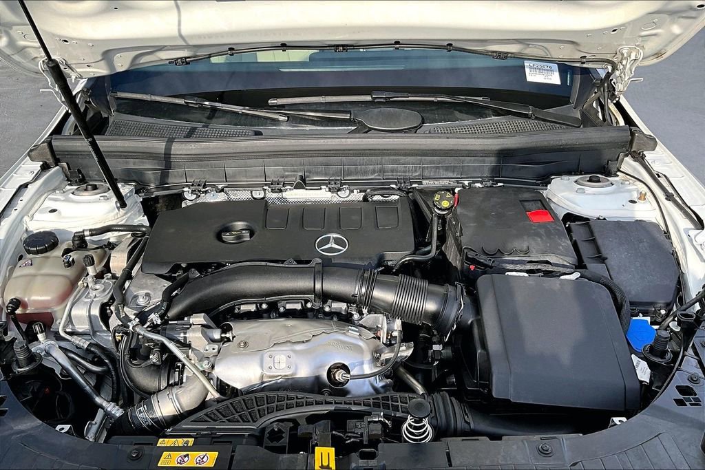 Used 2023 Mercedes-Benz GLB 250 w/ Premium Package image 28