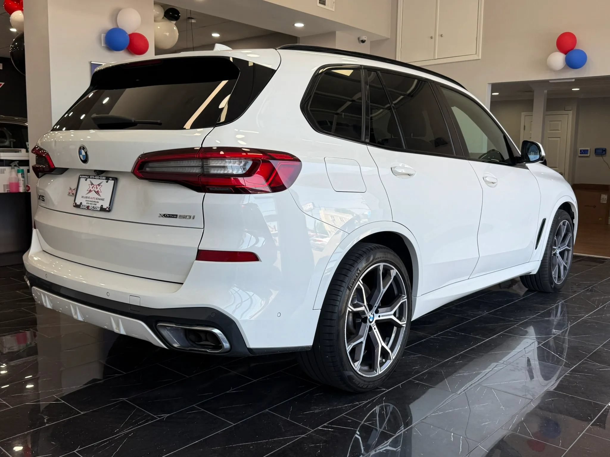 Used 2019 BMW X5 xDrive50i w/ M Sport Package AWD/4WD image 6