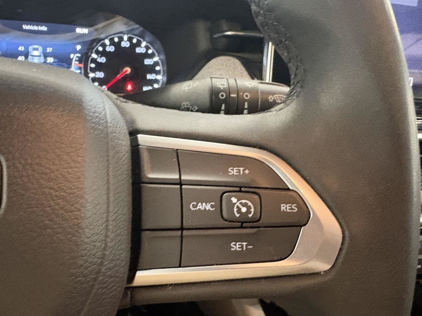 Used 2024 Jeep Compass Latitude AWD/4WD image 29