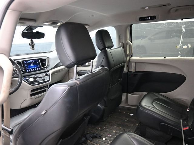 Used 2017 Chrysler Pacifica Touring-L w/ Tire & Wheel Group image 29