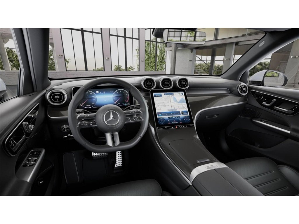 Used 2025 Mercedes-Benz GLC 300 4MATIC image 4