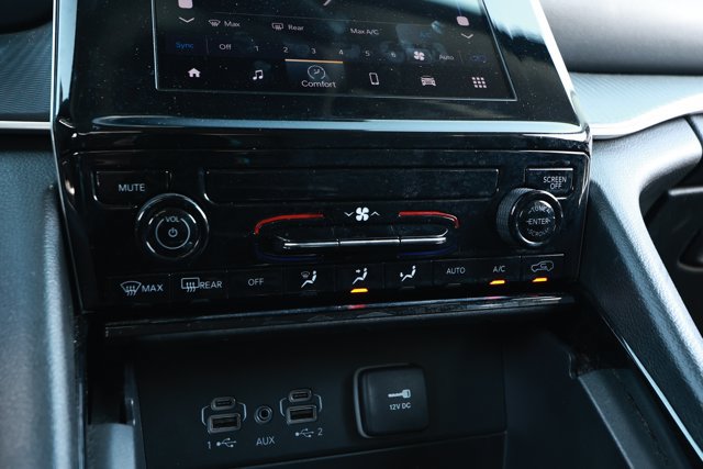 Used 2023 Jeep Grand Cherokee L Laredo RWD image 19