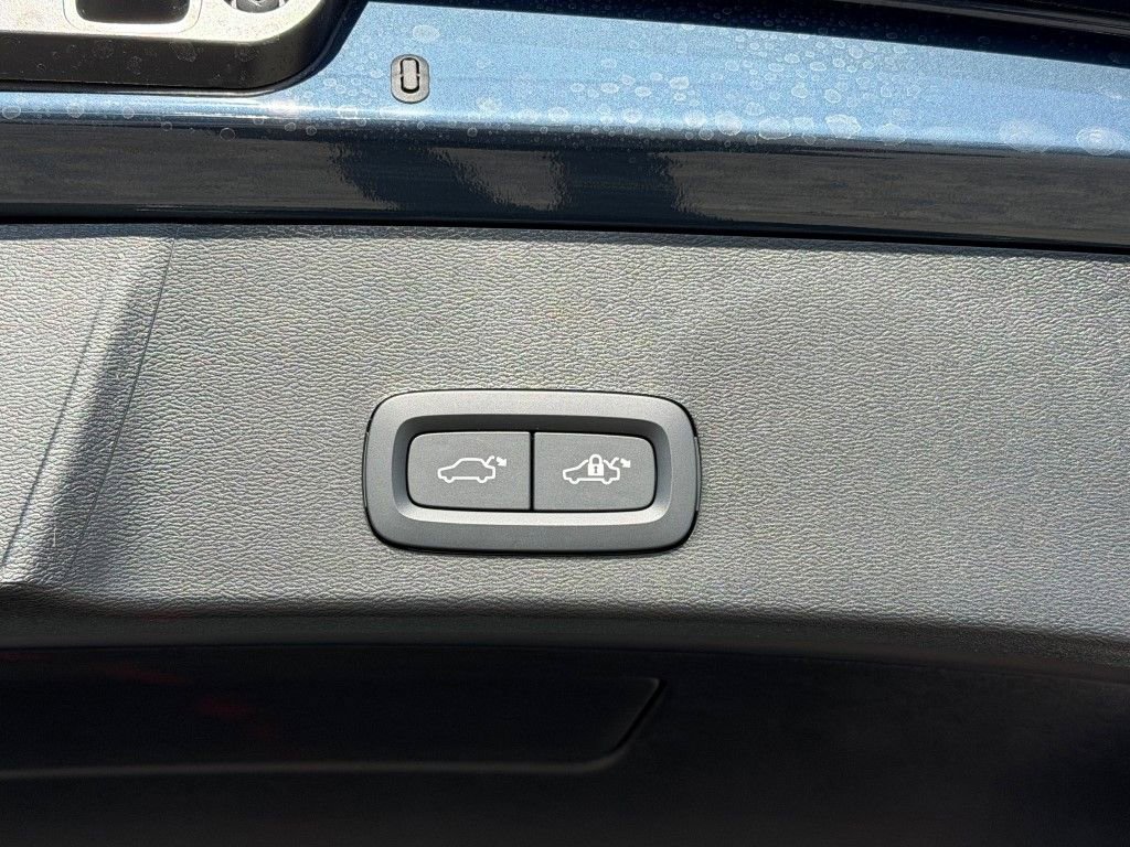 New 2026 Volvo XC40 B5 Ultra w/ Climate Package image 15