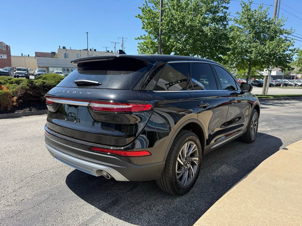 Used 2025 Lincoln Corsair AWD image 9