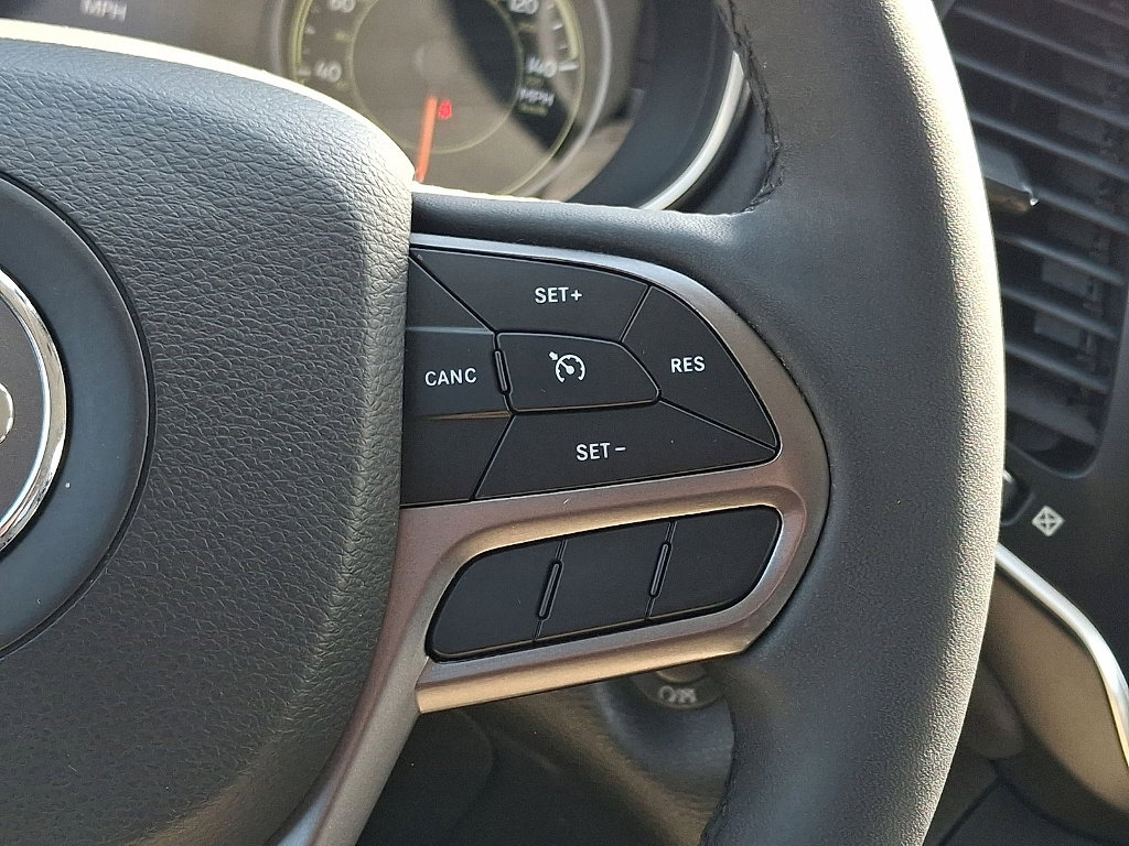 Certified 2022 Jeep Cherokee Latitude Lux w/ Mopar Interior Package image 18