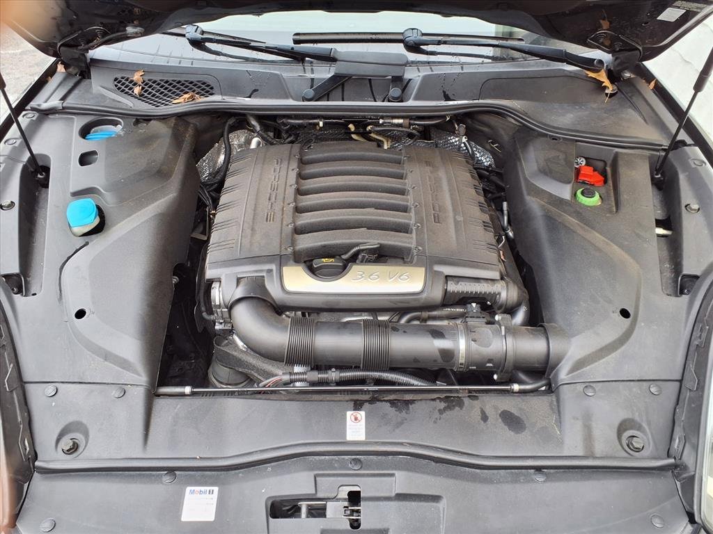 Used 2017 Porsche Cayenne Platinum Edition image 37