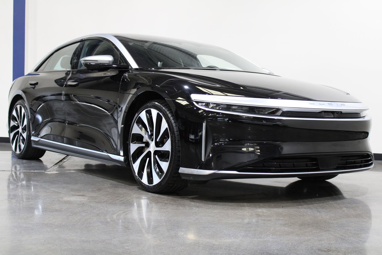 Used 2022 Lucid Air Grand Touring image 3