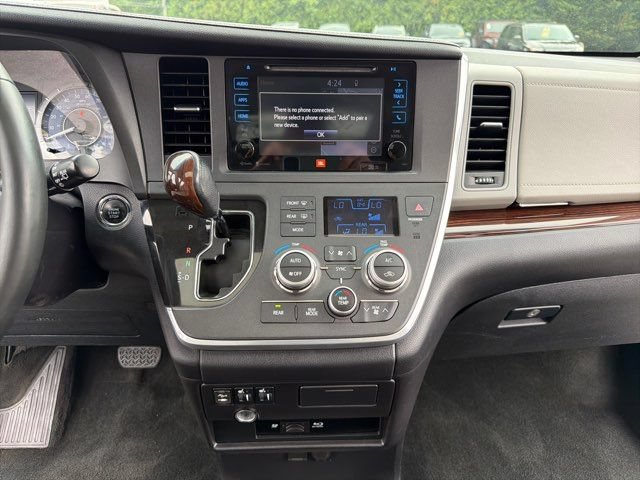 Used 2015 Toyota Sienna Limited Premium w/ Four Season Floor Mat Package AWD/4WD image 32