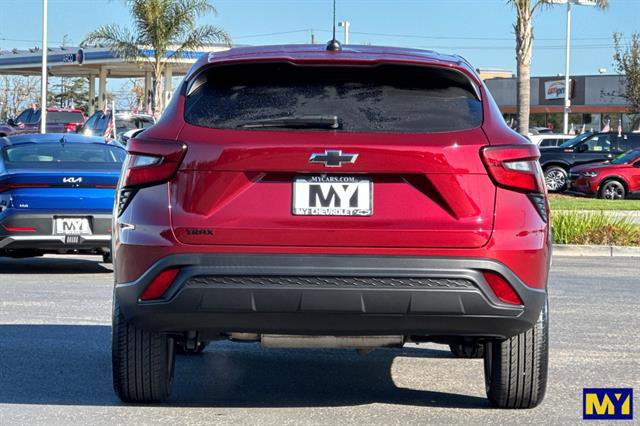 Used 2024 Chevrolet Trax LS w/ LS Convenience Package image 5