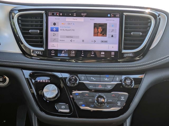Used 2025 Chrysler Pacifica Limited image 21