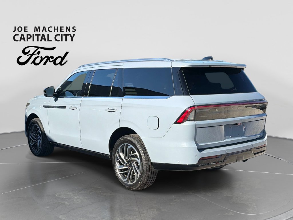 Used 2025 Lincoln Navigator Reserve AWD/4WD image 8
