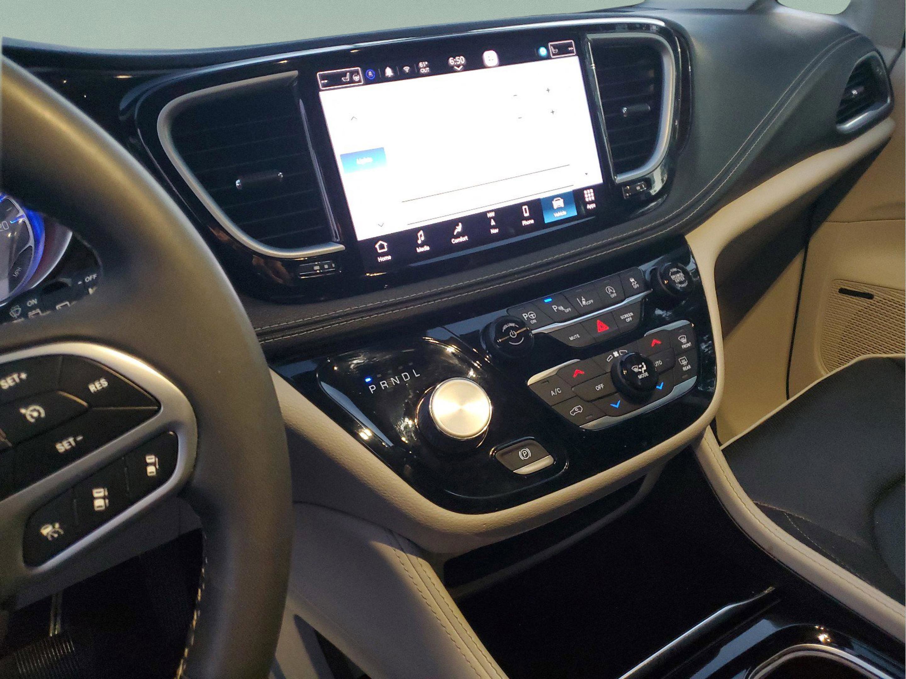 Certified 2022 Chrysler Pacifica Limited FWD image 22