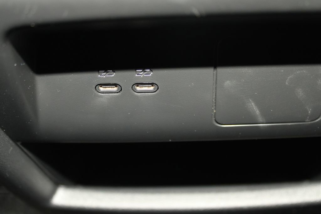 Used 2024 Chevrolet Traverse LS w/ Midnight/Sport Edition image 28