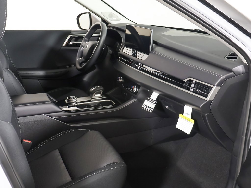 New 2026 Mitsubishi Outlander ES image 25