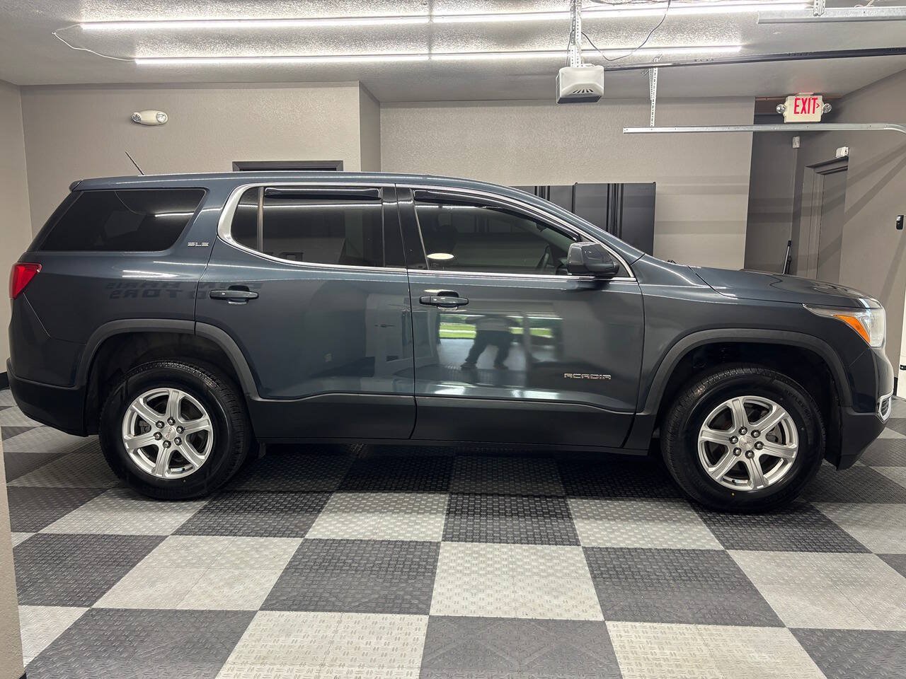 Used 2019 GMC Acadia SLE w/ LPO, Floor Liner Package FWD image 6