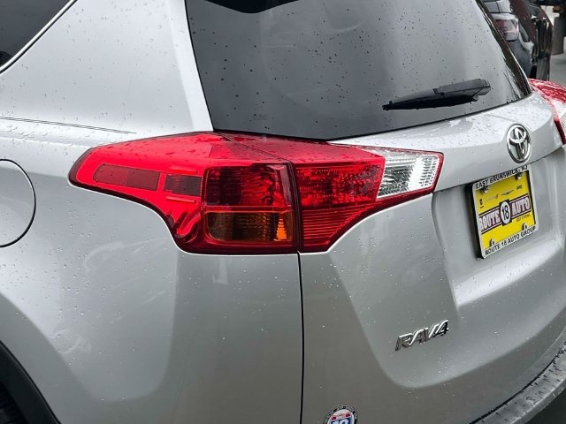 Used 2015 Toyota RAV4 XLE AWD/4WD image 9