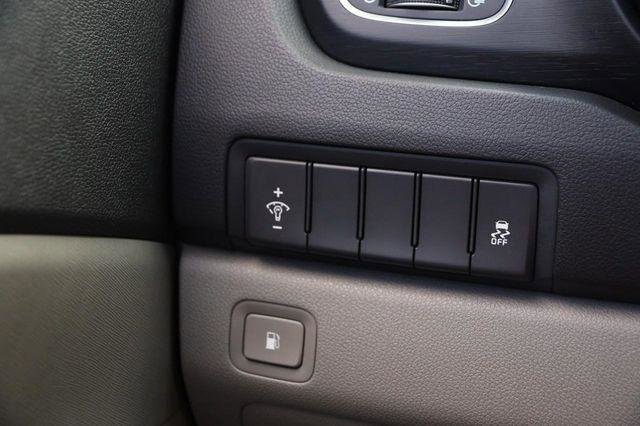 Used 2015 Kia Sedona L image 20