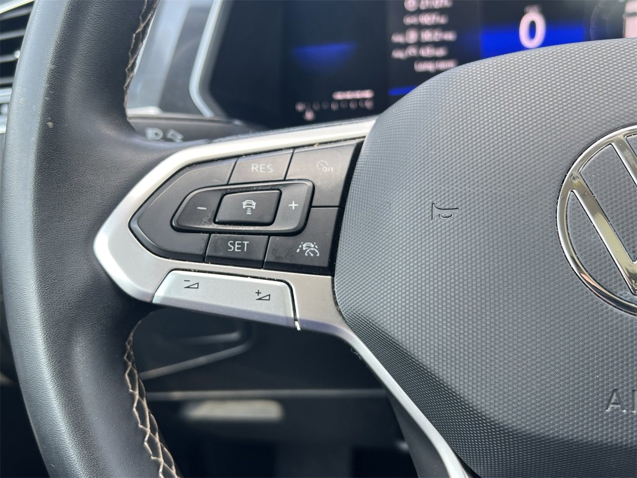 Used 2023 Volkswagen Tiguan SE image 12