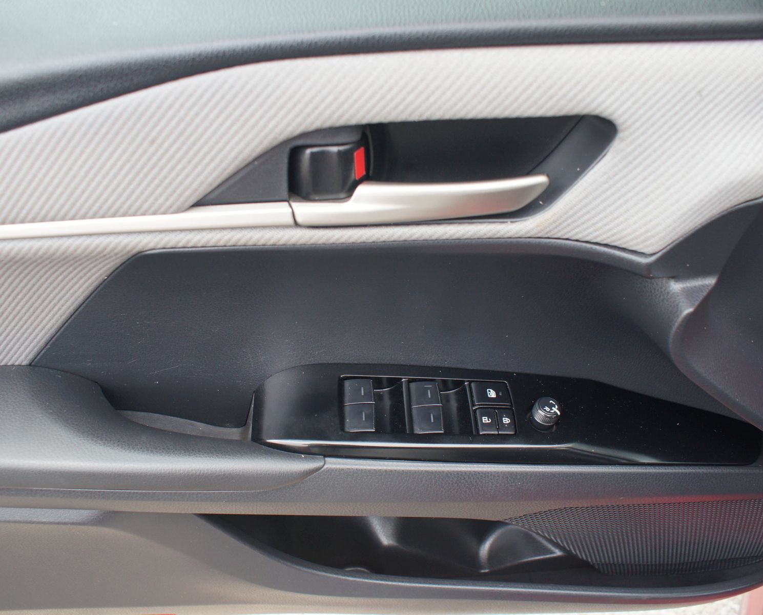 Used 2025 Toyota Camry SE FWD image 27