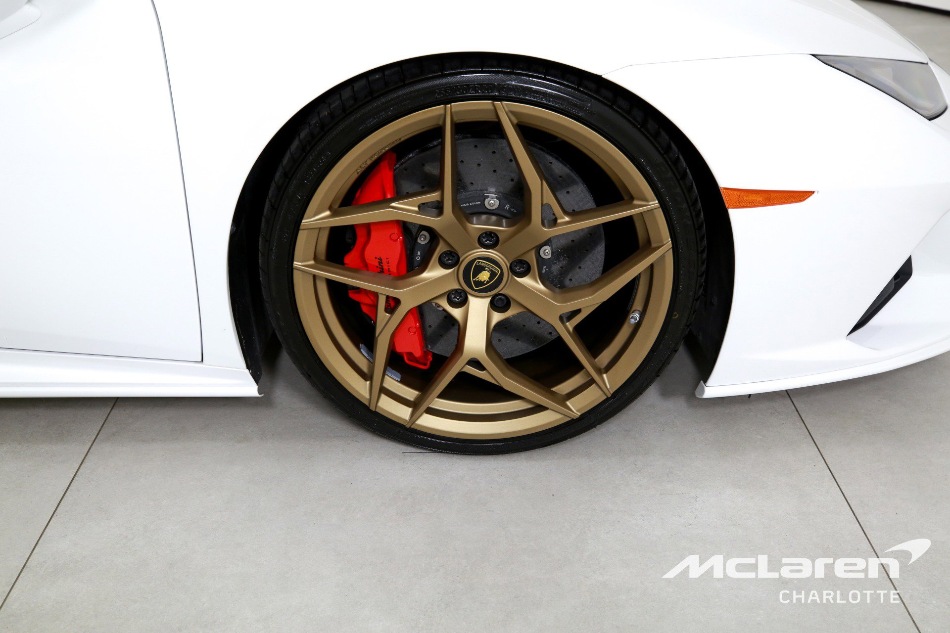 Used 2020 Lamborghini Huracan EVO image 25
