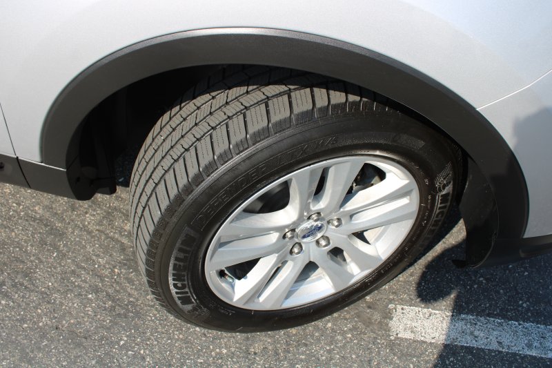 Used 2018 Ford Explorer XLT w/ Equipment Group 201A AWD/4WD image 24