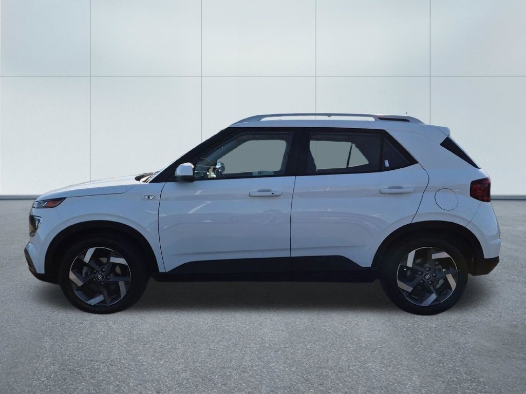 Used 2025 Hyundai Venue SEL FWD image 3