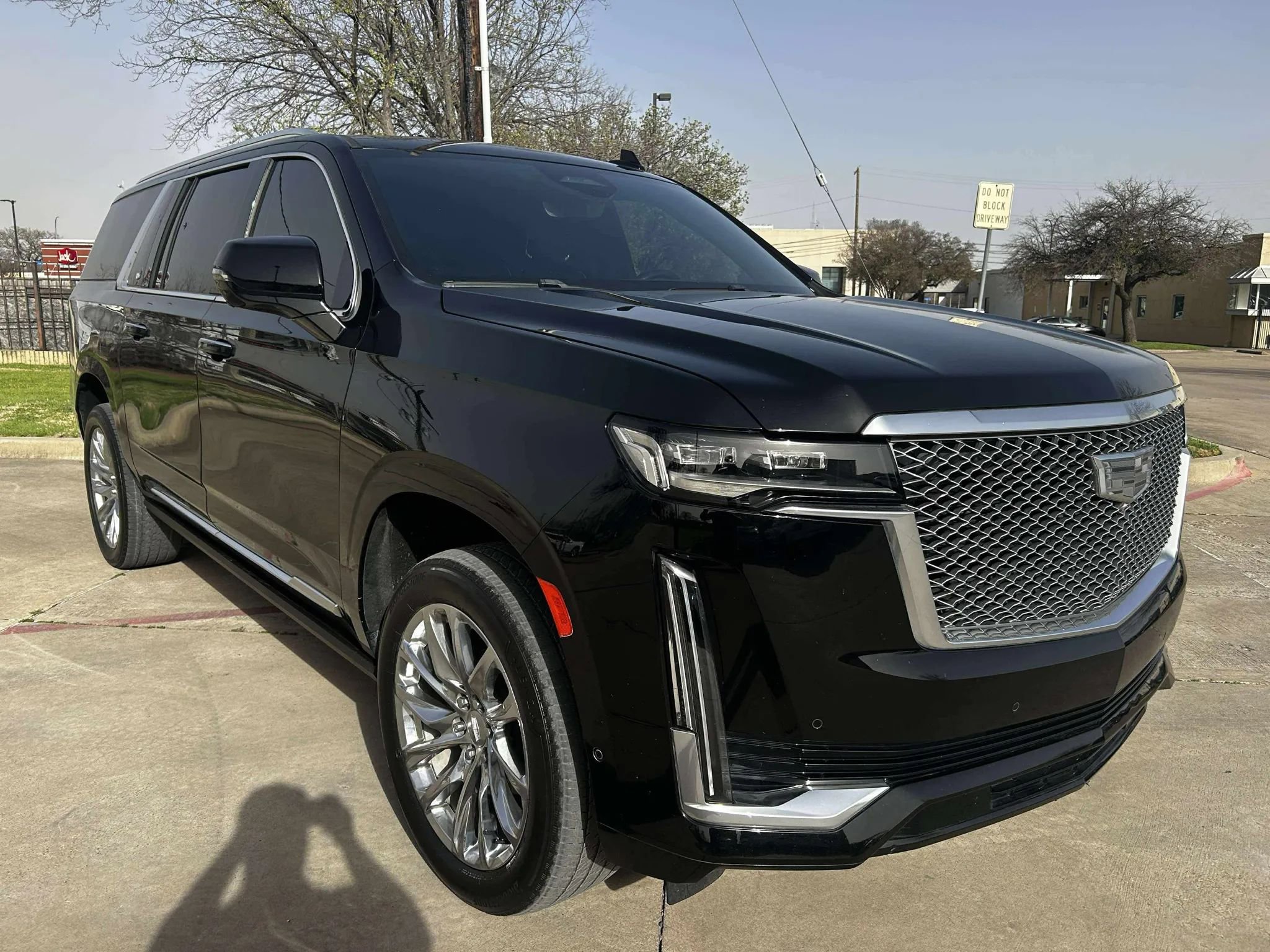 Used 2023 Cadillac Escalade ESV Premium Luxury w/ LPO, Radiant Package AWD/4WD image 2