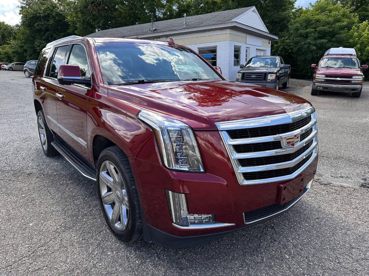 Used 2017 Cadillac Escalade Luxury AWD/4WD image 11