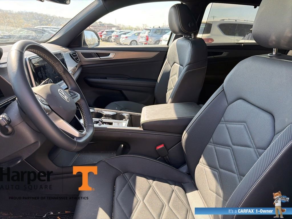 Used 2025 Volkswagen Atlas Cross Sport SE w/ Panoramic Sunroof Package image 13