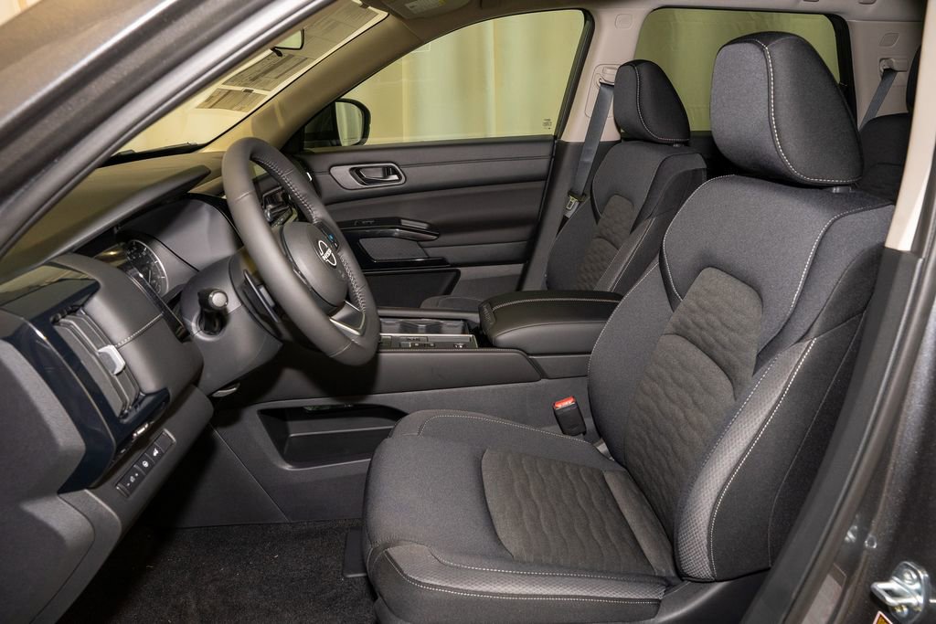 New 2025 Nissan Pathfinder SV w/ Black Appearance Package image 13
