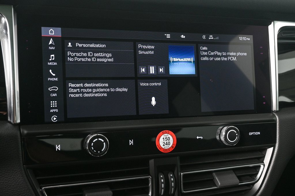 Certified 2025 Porsche Macan image 12