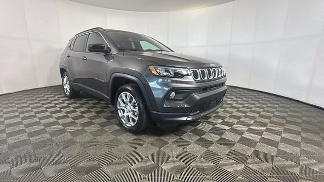 Used 2024 Jeep Compass Latitude w/ Sun and Sound Group AWD/4WD video 2
