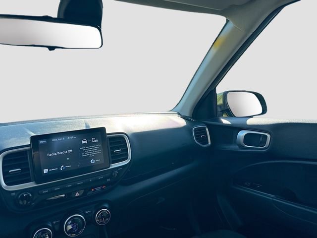 Used 2020 Hyundai Venue SEL image 21