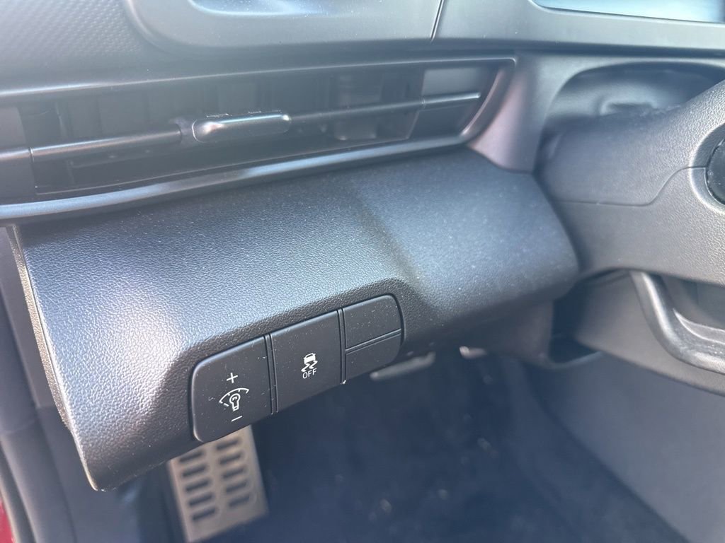 Used 2025 Hyundai Elantra Sport image 16