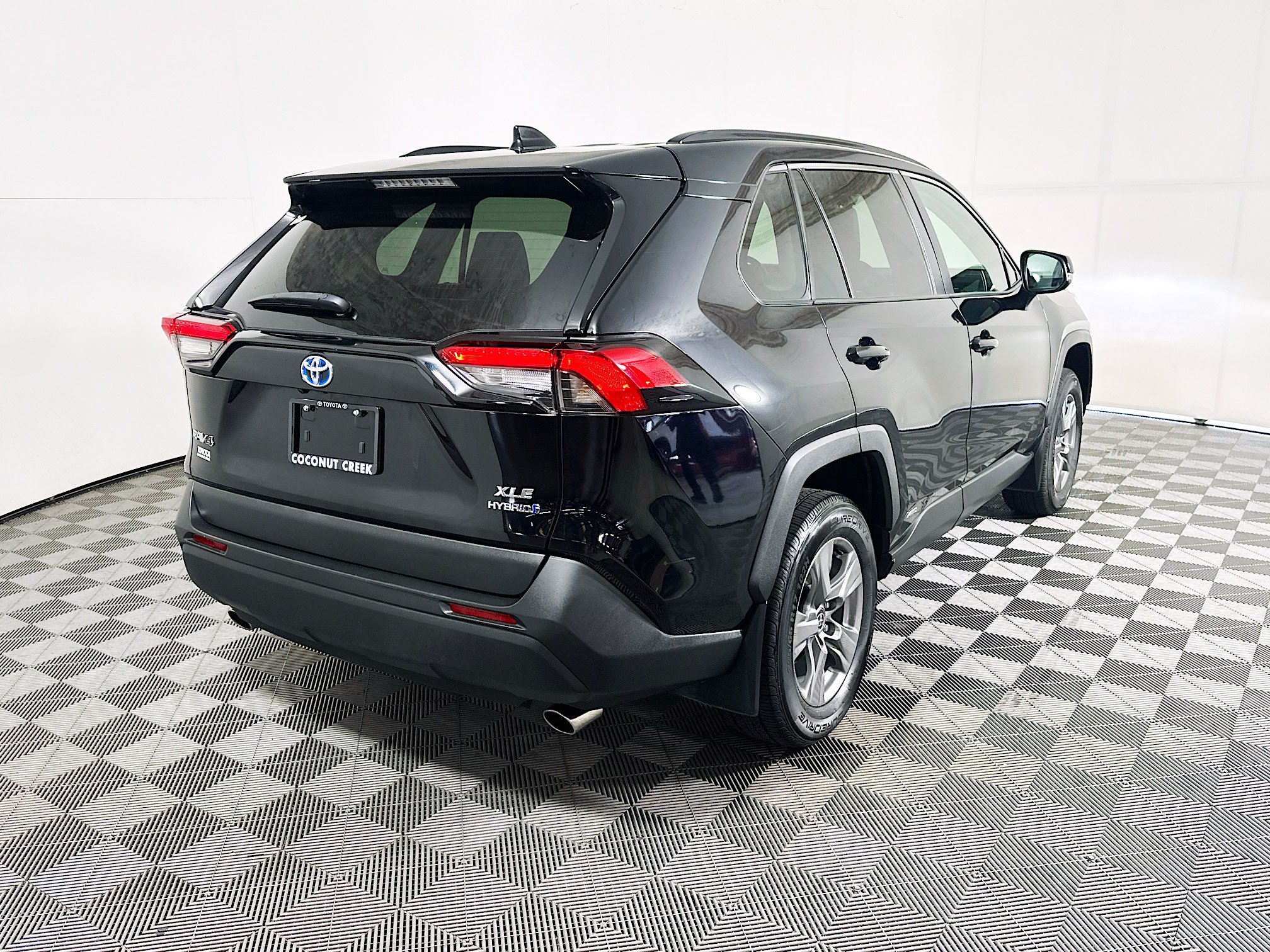 Used 2024 Toyota RAV4 XLE w/ Convenience Package AWD/4WD image 3