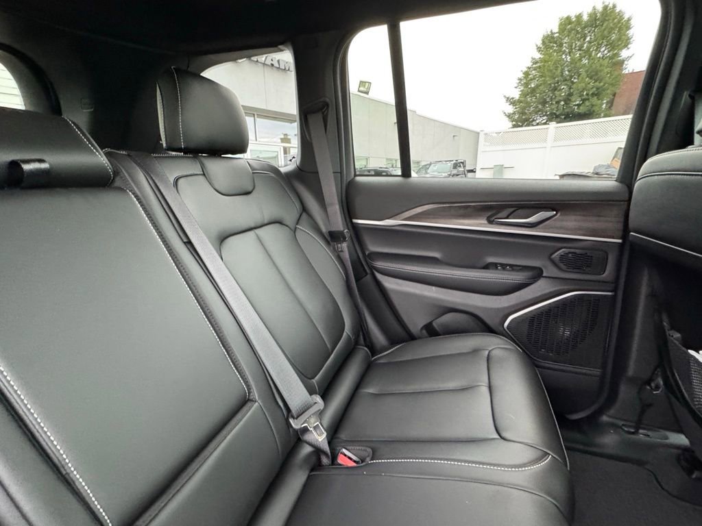 New 2026 Jeep Grand Cherokee Limited w/ Limited Altitude Package image 24