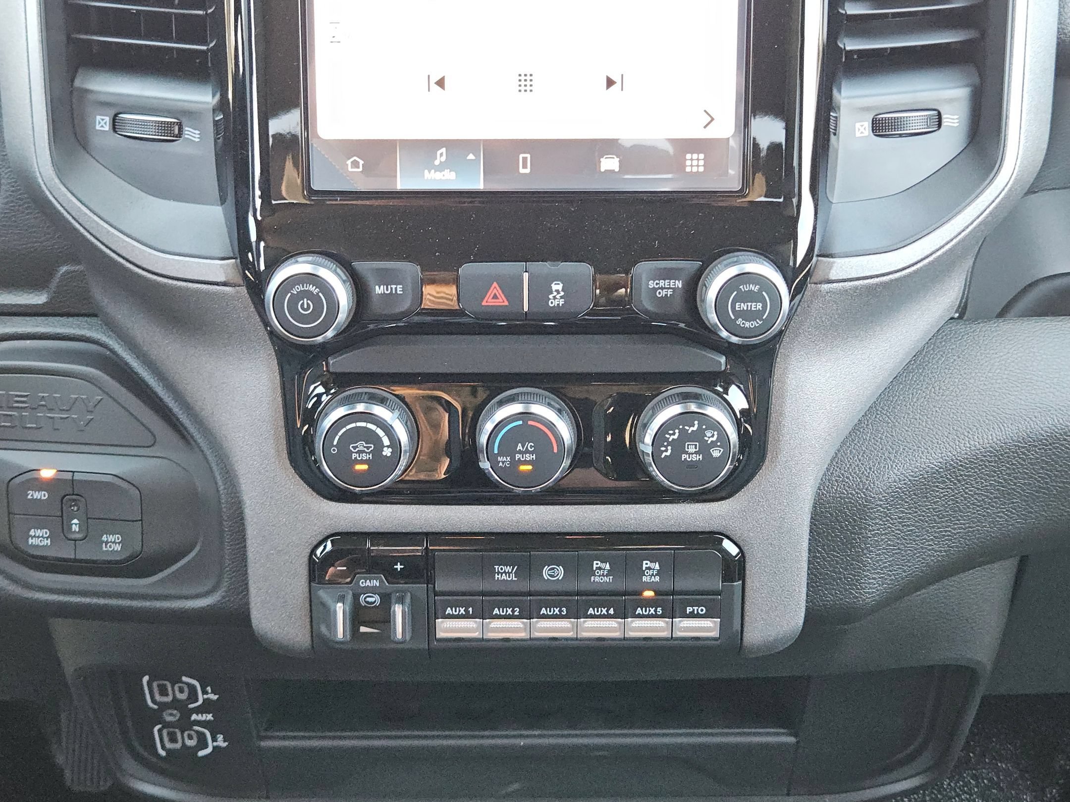 New 2026 RAM 3500 Tradesman AWD/4WD image 17