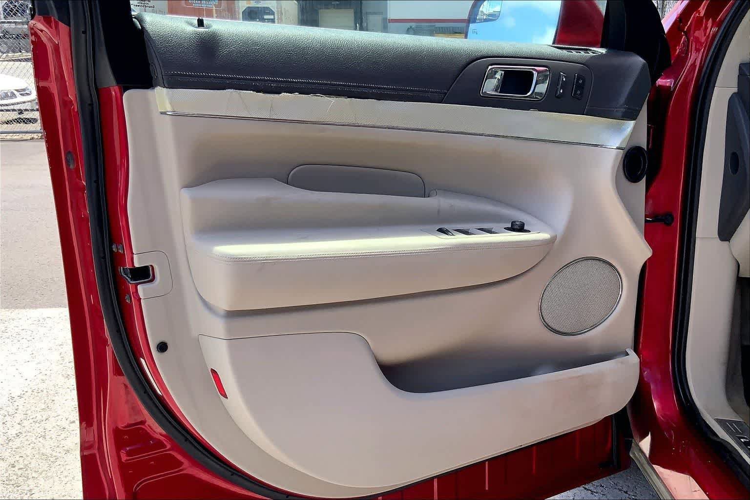 Used 2010 Lincoln MKT 2WD image 27