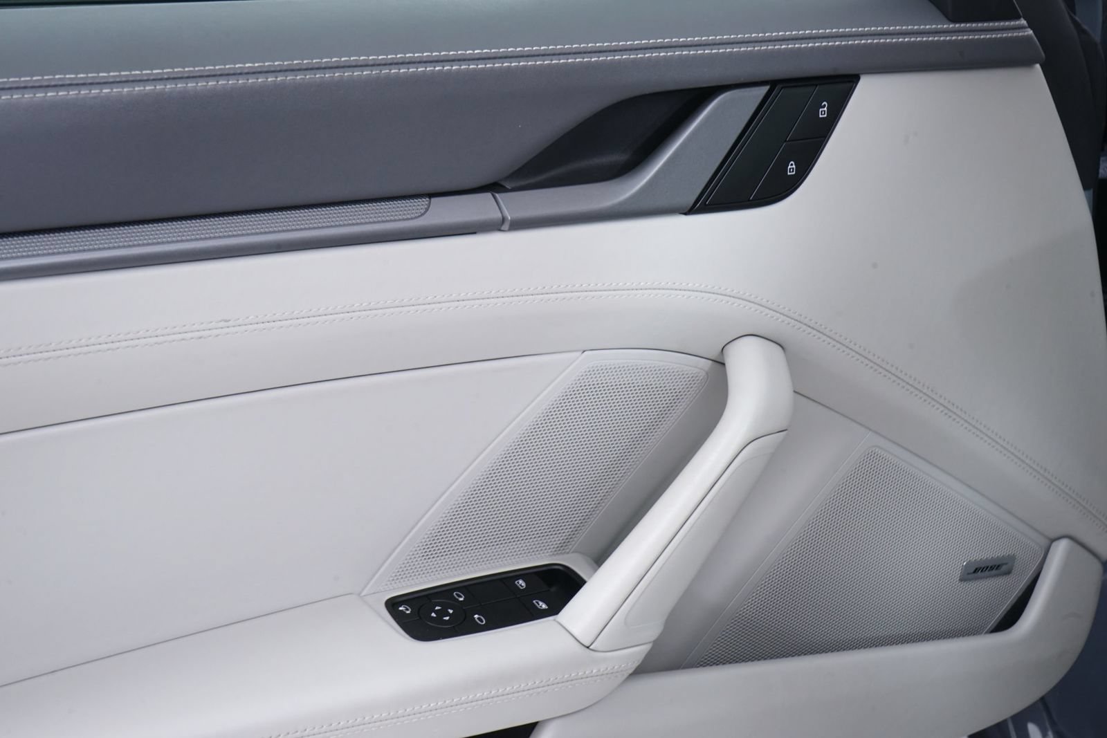 Used 2024 Porsche 911 Carrera RWD image 29