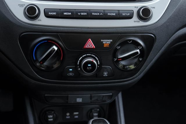 Used 2020 Hyundai Accent SE image 29